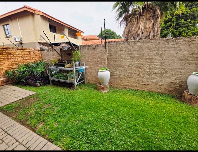 3 BEDROOM APARTMENT FOR SALE IN RAVENSWOOD